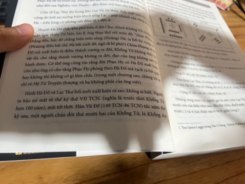 Lần đầu review trên tiki. 
Sách không có seal để bóc nhưng vẫn mới và đẹp. Đọc đến trang 25 thấy vẫn còn lỗi sai chính tả. Và hình Đồ thư thiếu (chú thích ghi “hàng a và b” nhưng trong hình không thấy hàng a và b) => này chắc biên tập cố tình làm để cho em tỉnh táo hơn khi đọc sách Kinh Dịch.