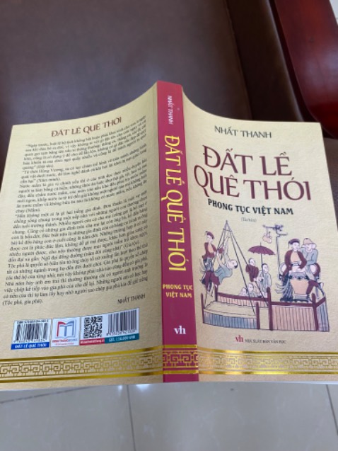 Sách đẹp, chữ in rõ ràng, dễ đọc. Nội dung nói về văn hoá dân tộc, nhưng đậm nét nhất là văn hoá bắc bộ