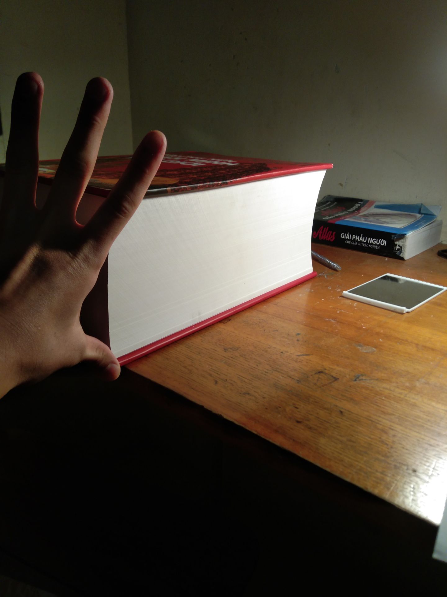 - Shop và tiki rất chuyên nghiệp
- Nội dung thì khỏi bàn, mình đã có bản PDF, nhưng vẫn luôn mong mua được 
- Cuốn sách đắt nhất mình từng mua của tiki. Xách về mà thấy "đắt" thật, nặng lắm.