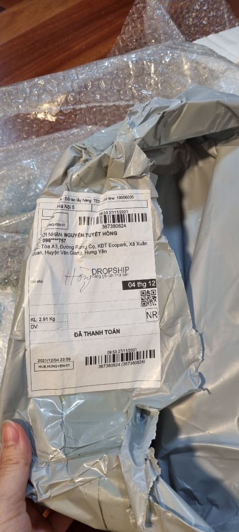 hộp màu bị vỡ. yêu cầu đổi trả lại