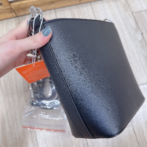 Túi đẹp lắm mngui nên mua nha xinh lắm chất da ngoài hơi bị xịn