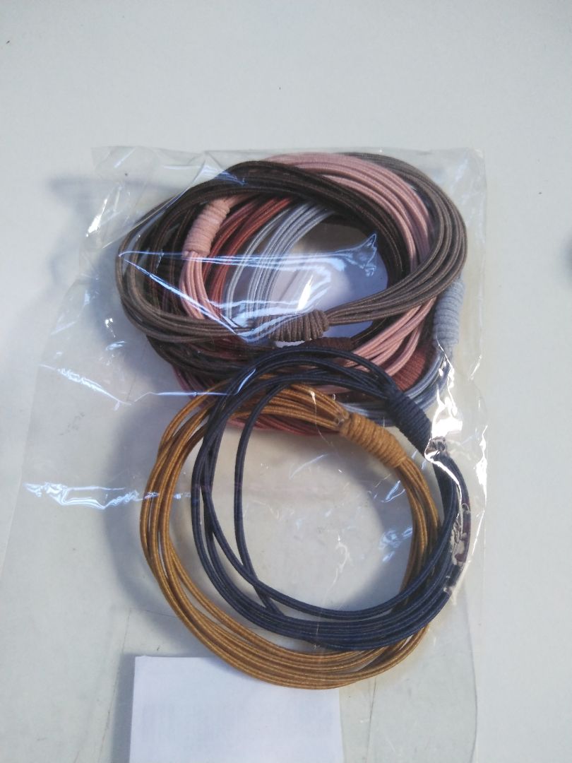 mình rất ưng với kiểu dây buộc tóc như này, tìm mãi mới mua được, giá cả phù hợp