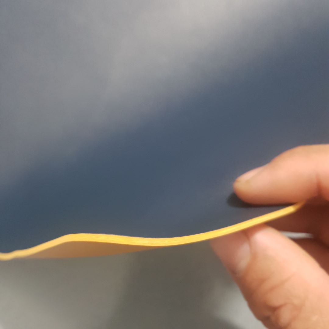 rất dầy dặn và đẹp. trải lên bàn nhìn rất sang và gọn gàng. mới ngày đầu cảm nhận sp rất tốt