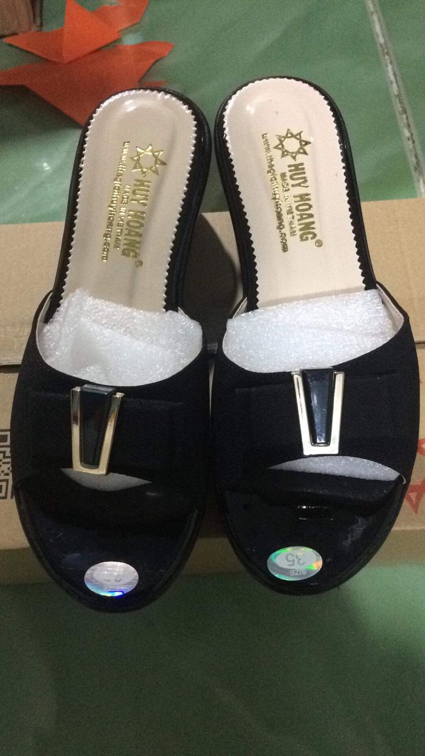 Dép đẹp đóng hộp chắt chắn nhân viên tư vấn rất nhiệt tình rất đáng tin cậy để tiếp tục mua sản phẩm