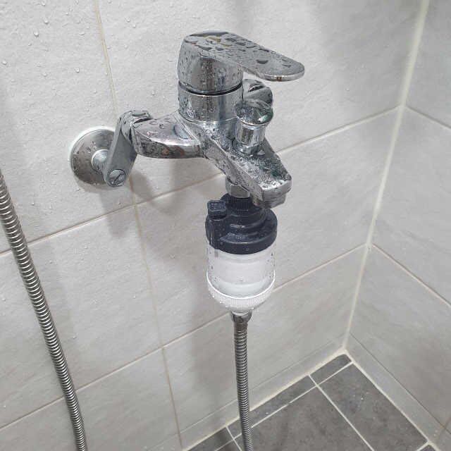 Đã mua 2 cái cho 2 phòng tắm ở nhà, xài tốt, nhỏ gọn nhưng tiện lợi, thay lõi cũng đơn giản, mấy chị em nên xài da sẽ đẹp hơn. Đã mua 2 cái cho 2 phòng tắm ở nhà, xài tốt, nhỏ gọn nhưng tiện lợi, thay lõi cũng đơn giản, mấy chị em nên xài da sẽ đẹp hơn.
