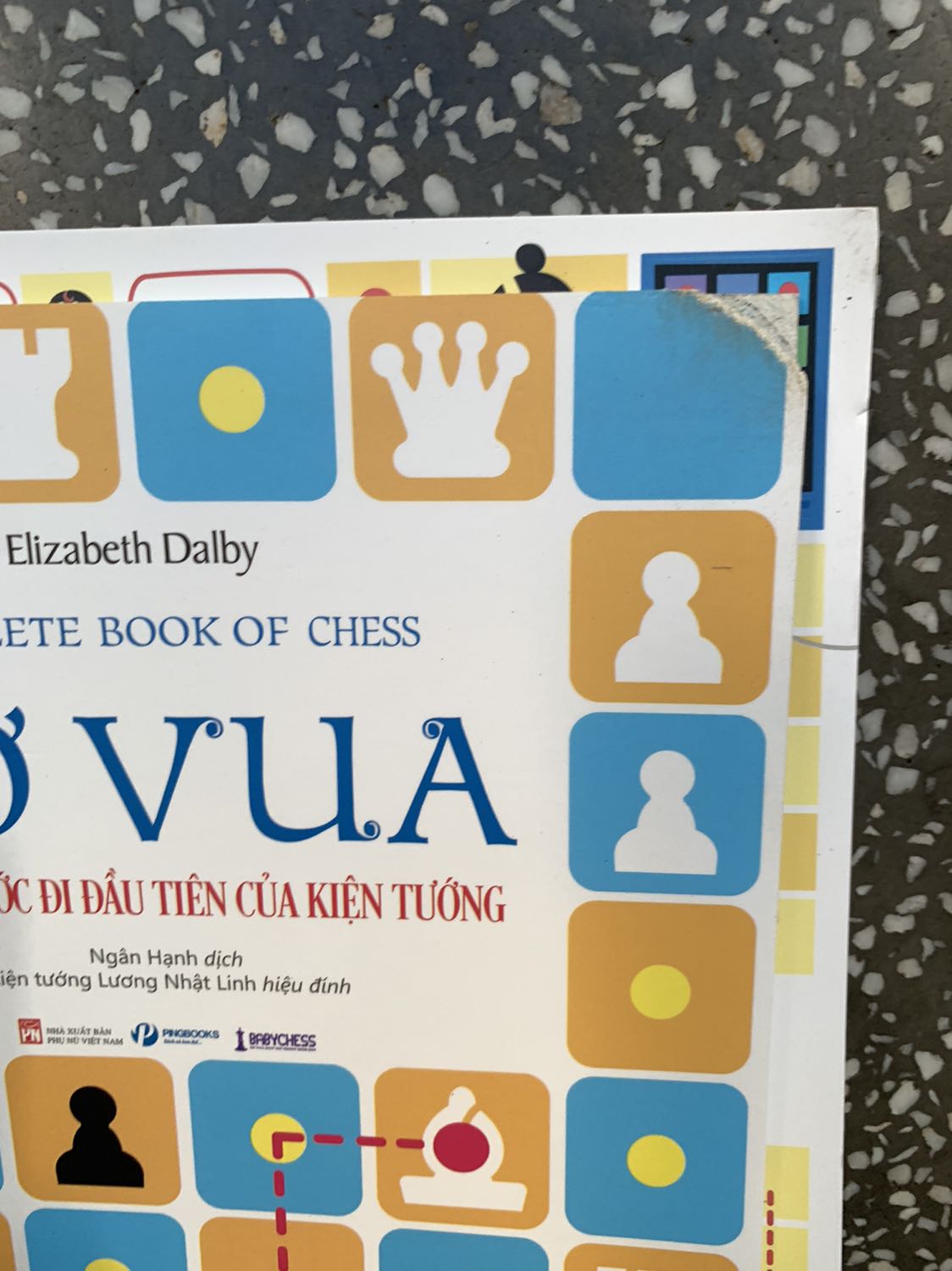 Đặt hàng trước dịch, mình hiểu mọi hoạt động trong dịch đều khó khăn, nhưng nhận sách như này để làm quà tặng cho bé thì mình thấy thật không hài lòng. Mình sẽ không đổi trả, nhưng sau này chắc sẽ không bao giờ ủng hộ shop nữa.