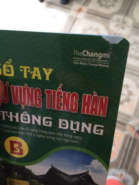 tại sao đề là  hai quyển sơ cấp 1 xong đến lúc giao lại 1 quyển sơ cấp 1, 1 quyển sơ cấp 2 vậy? rất không hài lòng về điểm này. còn sách tặng thì chất lượng cũng trung bình thôi, sách rách ở bìa nói trung chưa lần nào mua sách ở  mà thấy chán thế này