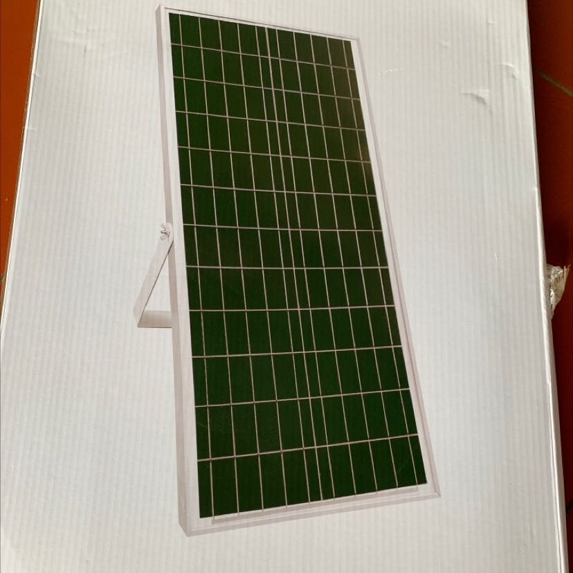 Mới nhận đèn xong, đèn chắn chắn, kiện đóng gói hàng rất đảm bảo, giá rẻ, rất ưng ý khi nhận hàng