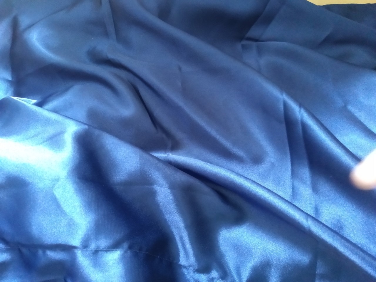 Không có gì phải chê, lụa mịn nằm mát rất thích, đường chỉ may kỹ và đẹp. Sẽ tiếp tục ủng hộ shop. Đáng tiền mọi người nên mua nhé. Không có gì phải chê, lụa mịn nằm mát rất thích, đường chỉ may kỹ và đẹp. Sẽ tiếp tục ủng hộ shop. Đáng tiền mọi người nên mua nhé.