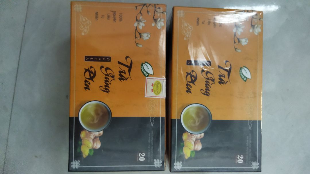 tiki giao hàng nhanh, đóng gói cẩn thận, dù là hộp giấy nhưng bên trong có lót thêm miếng bong bóng chống va đập. Trà gừng đen Ogatea là sự kết hợp giữa trà đen và gừng, đây là sản phẩm mới đối với mình, cũng là lần đầu sử dụng. vị trà dễ uống, thơm, uống nóng hay lạnh đều ngon. giá cả hợp lý. trà này có công dụng hổ trợ tiêu hoá và tạo cảm giác thoải mái sau khi uống. rất ok