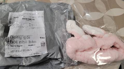 Sản phẩm đẹp, giống hình đăng trên tiki.

Tuy nhiên mình đặt 2 băng đô mà ship cho mình có 1 băng đô và vẫn tính tiền 2. Đã chat với cửa hàng nhờ kiểm tra nhưng chưa nhận được phản hồi.