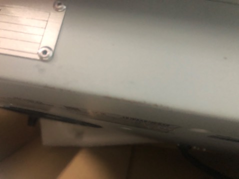 Đề nghị đổi hàng hoạt hoàn tiền về cho mình. Sản phầm mua mới mà rỉ sét và tróc nhựa dây điện và bọc sản phẩm lại nằm ở dưới đấy thùng. Cứ như hàng cũ vậy