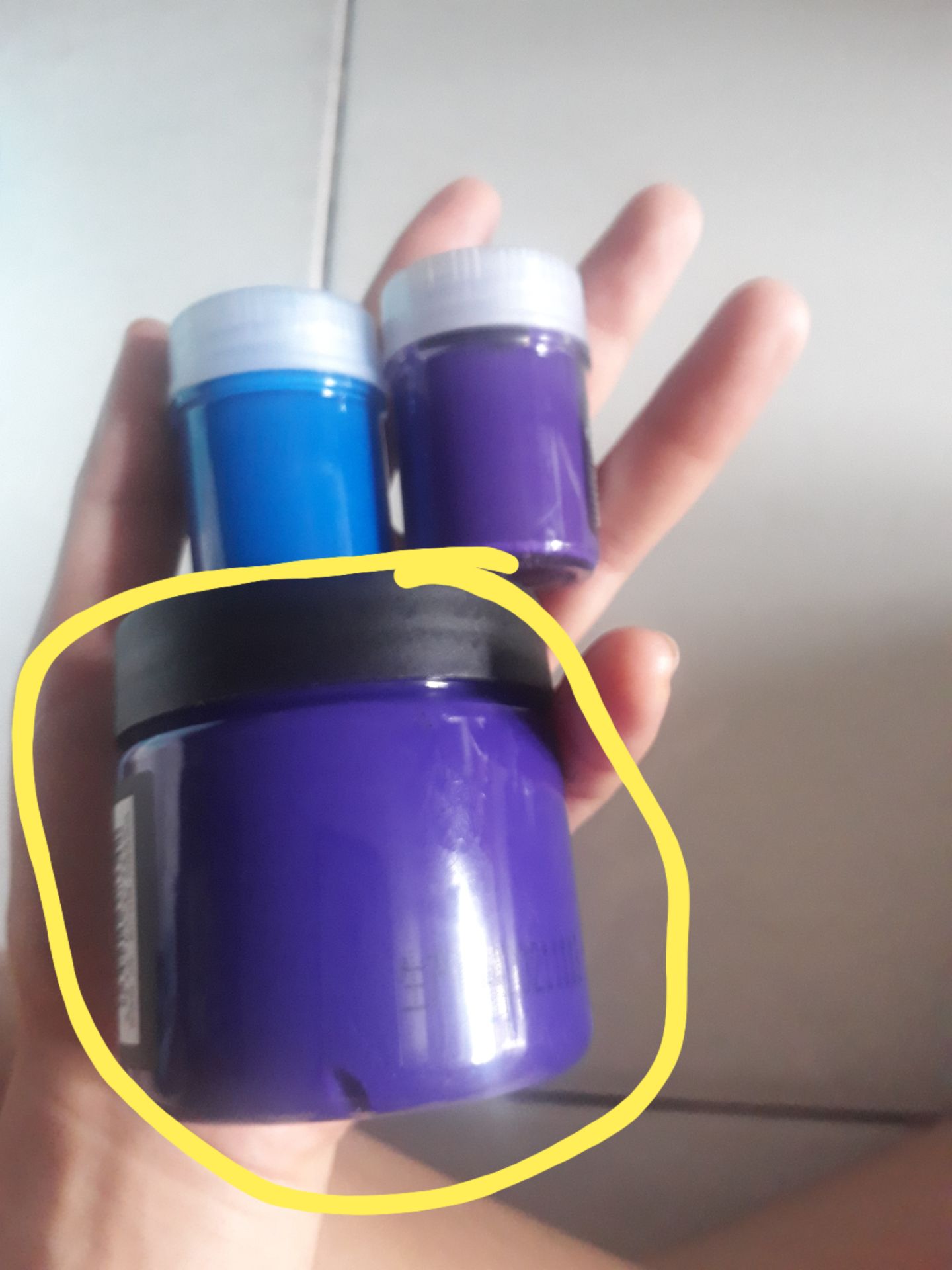 chưa sử dụng nên không biết chất lượng như thế nào, trước mắt là đặt màu xanh đậm, lúc tới tay ra màu tím lịm, không hiểu