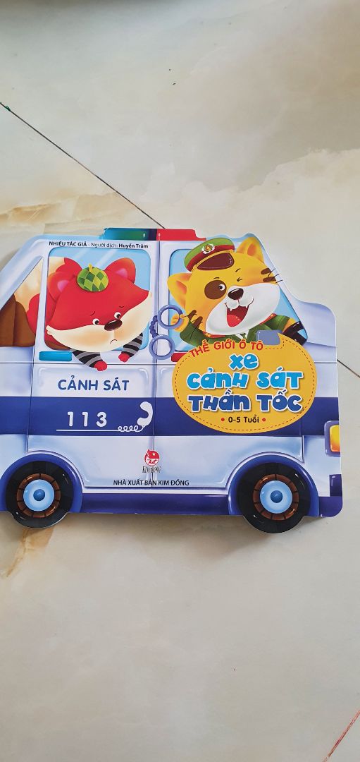 Hình đẹp và nhiều màu sắc .Tuy nhiên có quá nhiều câu chuyện khác nhau sẽ làm cho bé hơi rối.