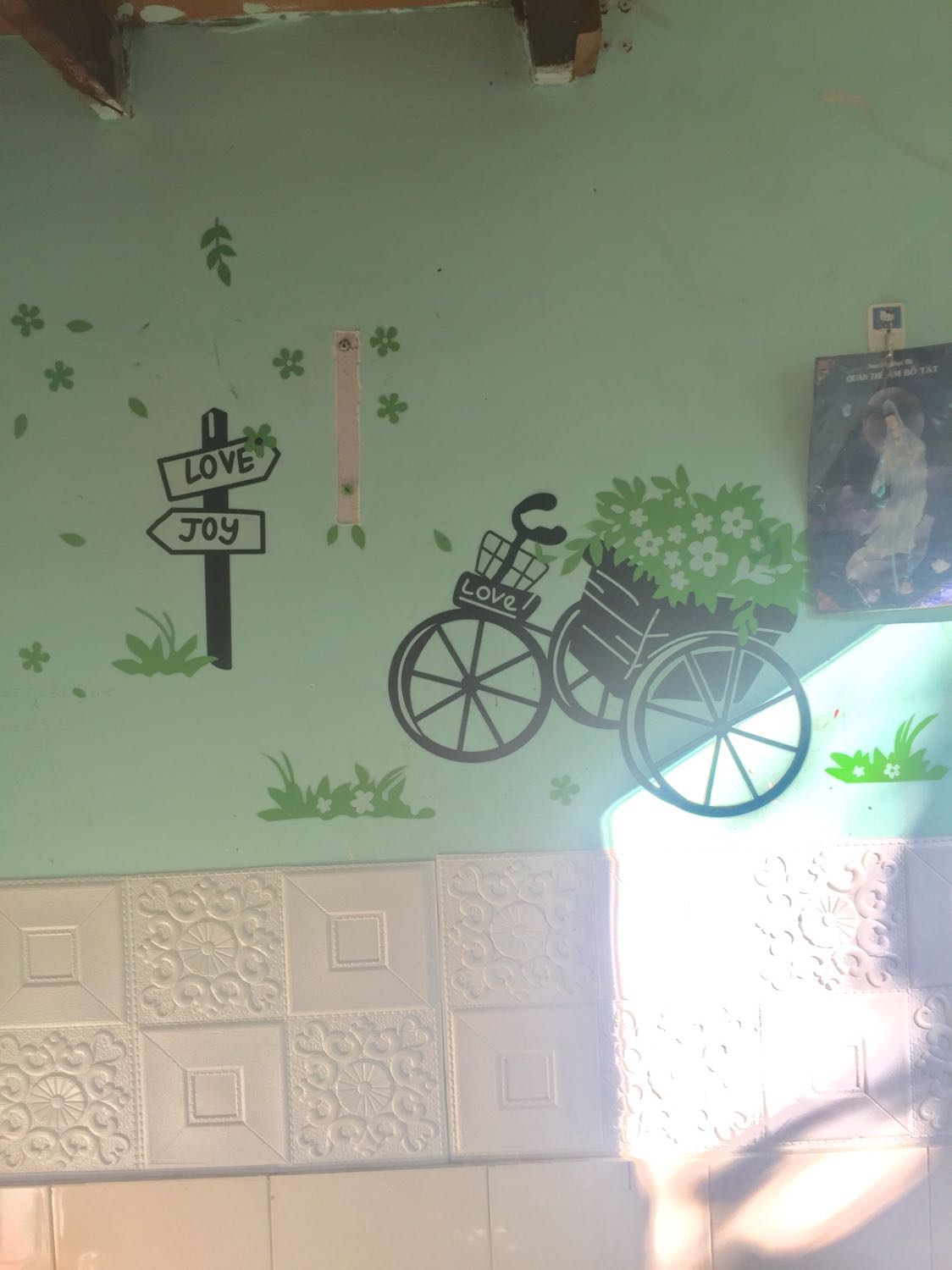 Decal sắc nét, đẹp và rất to, mình dán mà còn dư nên dùng dáng thêm vào chỗ khác nữa. Đáng tiền bỏ ra,