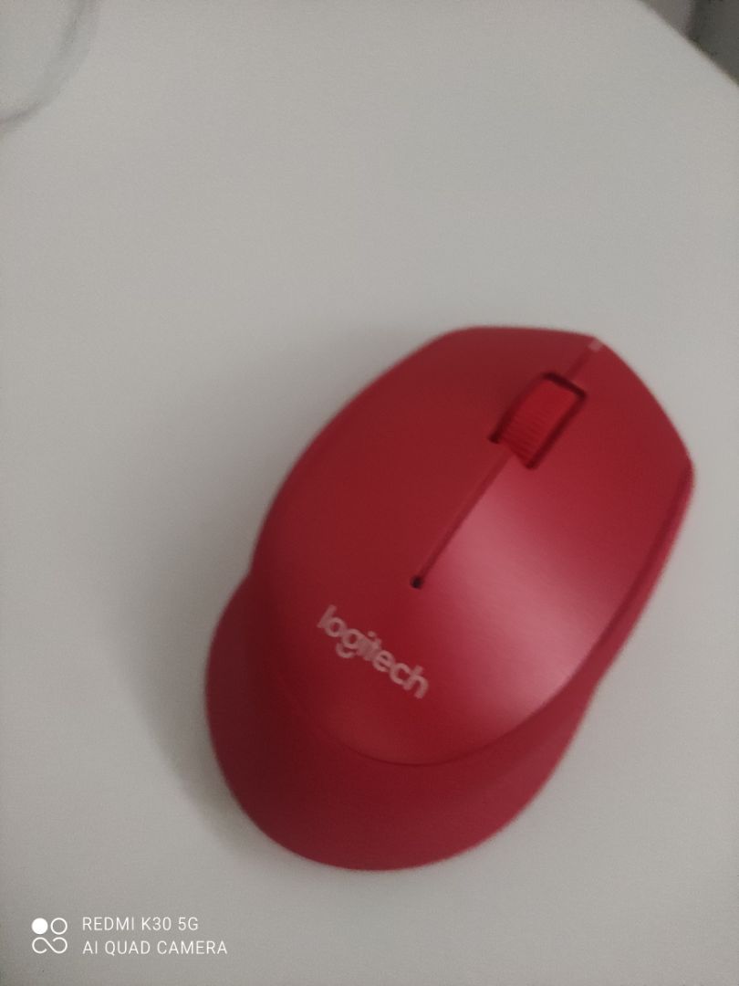 màu đẹp ưng ý, chuột êm, click rất nhẹ tay, nhưng đôi khi bị thành double click, anyway nhìn chung là ok