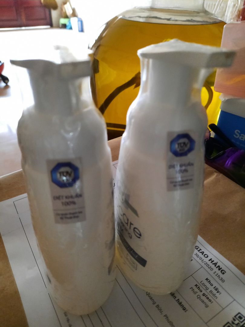 đang lúc loạn lạc mua được món gì khử trùng với diệt khuẩn là an tâm. mua rồi sản phẩm cũng đóng luôn báo hết hàng. mình thấy review tốt cộng với thích mùi quế nên mua ngay. hy vọng mau hết loạn để sản phẩm bán lại