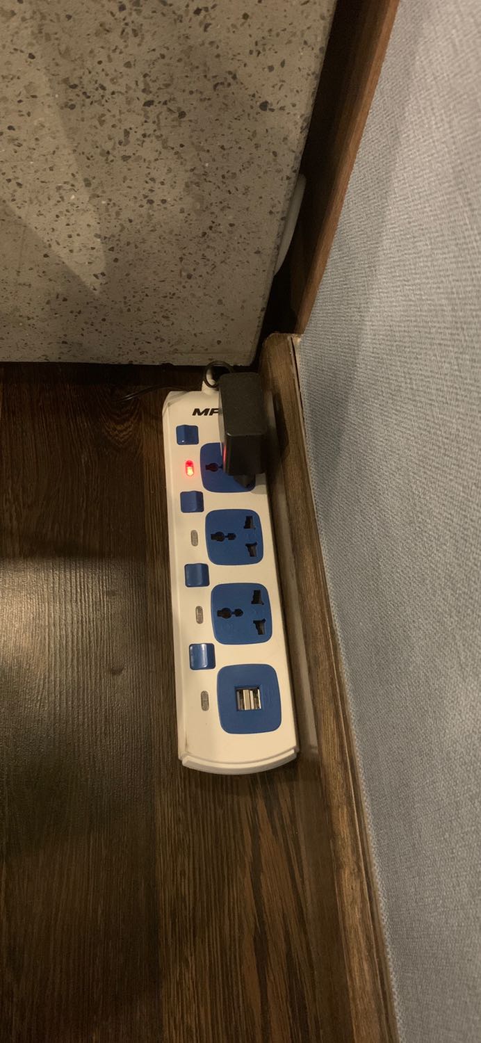 Tốt, khít, cảm giác nhựa chất lượng, ổ chắc chắn, nặng vừa phải, cảm giác xịn