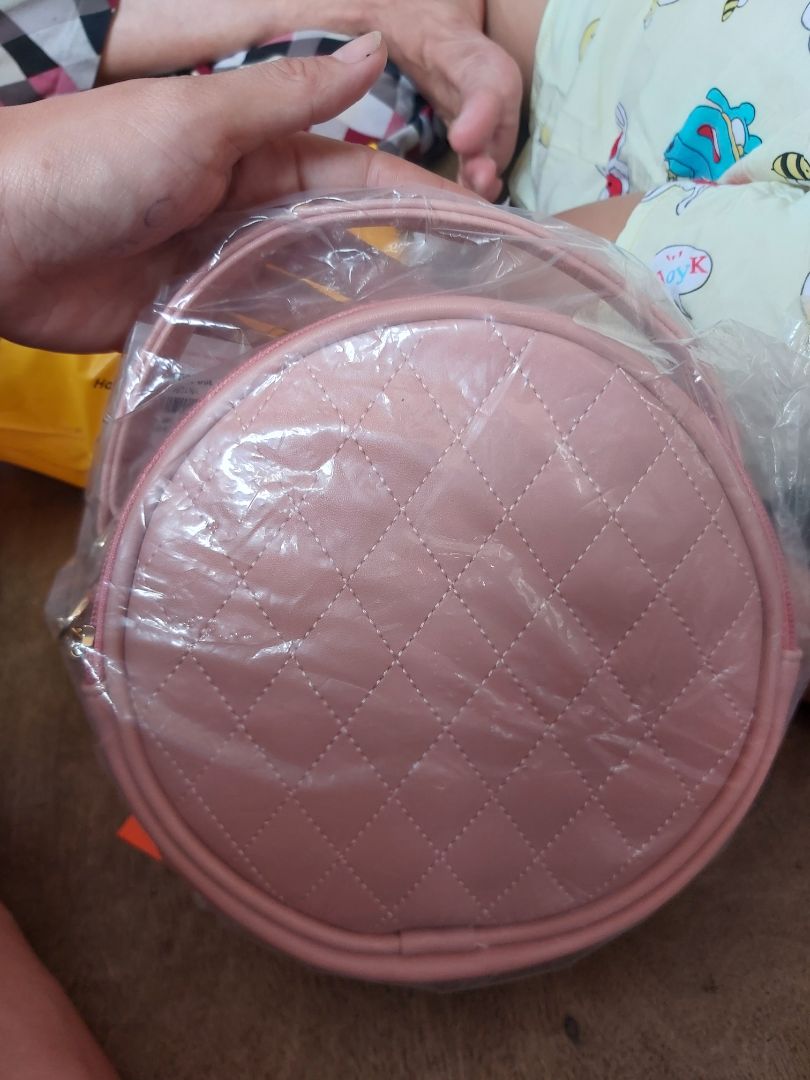 rất hài lòng, hàng giao đúng mẫu,túi đẹp