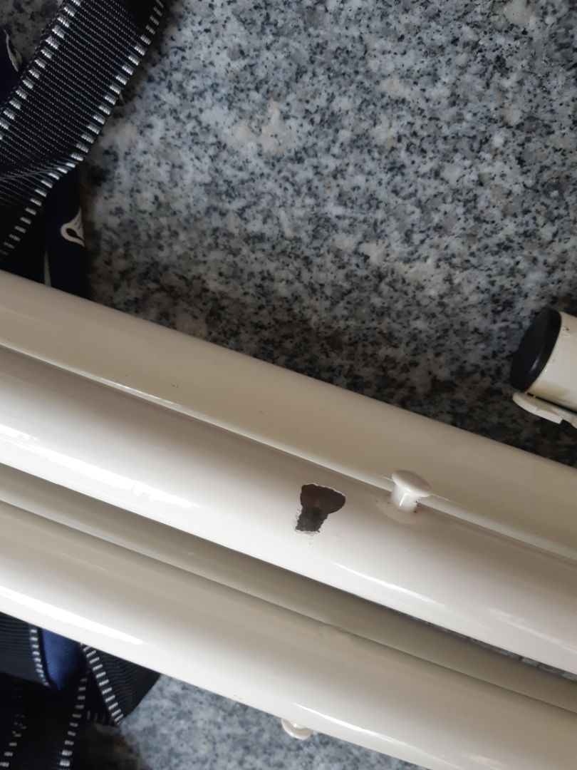 Đât hàng hẹn ngày 03/06 giao, đợi mãi đến ngày 05/06 mới chịu gọi đt để hỏi mới giao, Tiki nên xem xét lại nhà cung cấp, đã vây hàng giao còn bị bong tróc sơn mấy chỗ luôn, làm ăn quá tệ. Đât hàng hẹn ngày 03/06 giao, đợi mãi đến ngày 05/06 mới chịu gọi đt để hỏi mới giao, Tiki nên xem xét lại nhà cung cấp, đã vây hàng giao còn bị bong tróc sơn mấy chỗ luôn, làm ăn quá tệ.