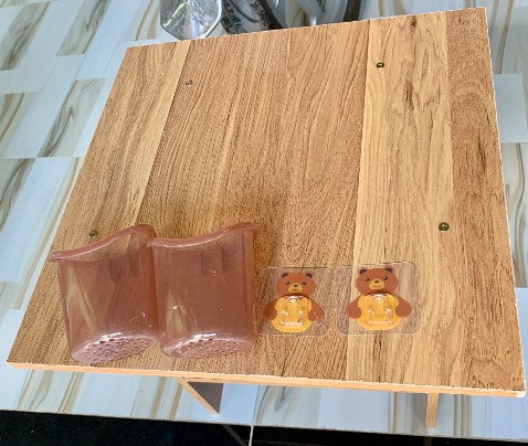 79k một bàn. Tạm chấp nhận. Đầy đủ ốc vặn. Chưa thật sự cứng cáp. Cảm ơn shop.