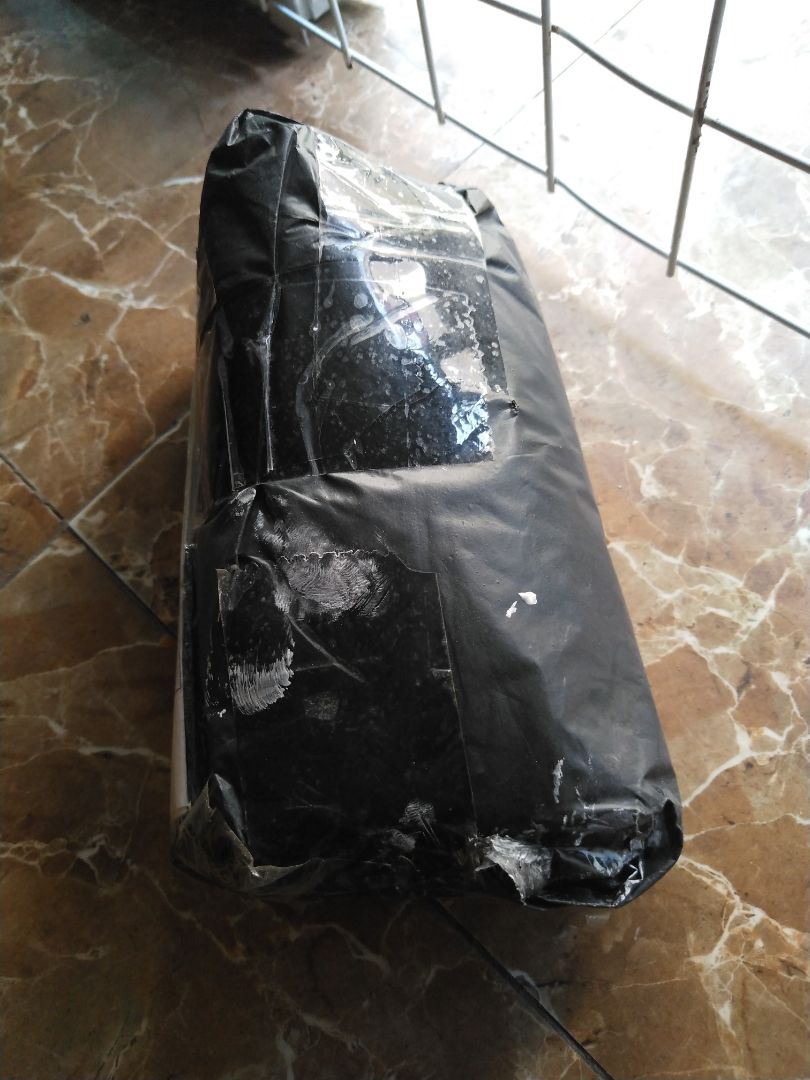 gửi
 cho đc mấy típ keo vá tường vỡ hết rồi,lúc giao hàng nhân viên họ ném vỡ hết rồi còn đâu