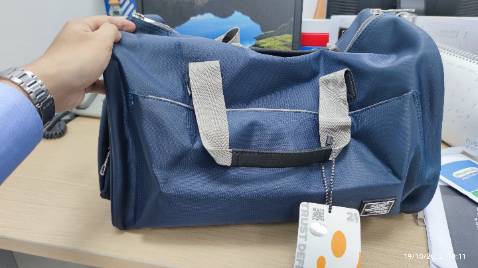 Ta nói, túi đẹp hết nấc, chất vải dày, màu thực tế đậm hơn so với trong ảnh, nhìn rất là sang nhé!
Cảm ơn Shop đã tiếp thị 1 sản phẩm tuyệt vời.