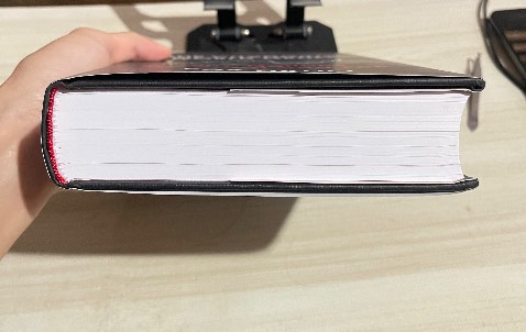 Mình khá hài lòng về đơn hàng :gói 3 lớp , đúng như mình mong muốn chất liệu giấy ( đồ thị có màu , điểm rất quan trọng để mình nghiên cứu) . Nhưng mình thấy có vết rách nhỏ trên đầu sách , có lẽ trong quá trình vận chuyển của shipper, cảm ơn rất nhiều .