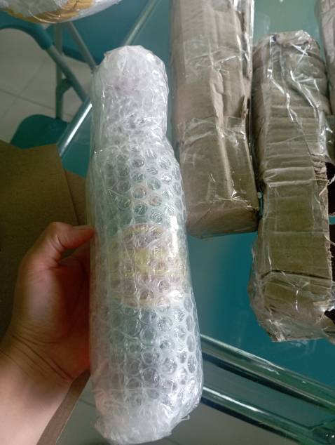 Nhờ anh bạn mua giùm ăn mấy thùng mới biết nước mắm bà hai, sẽ ủng hộ hoài nước mắm vì ăn thấy thơm ngon lắm