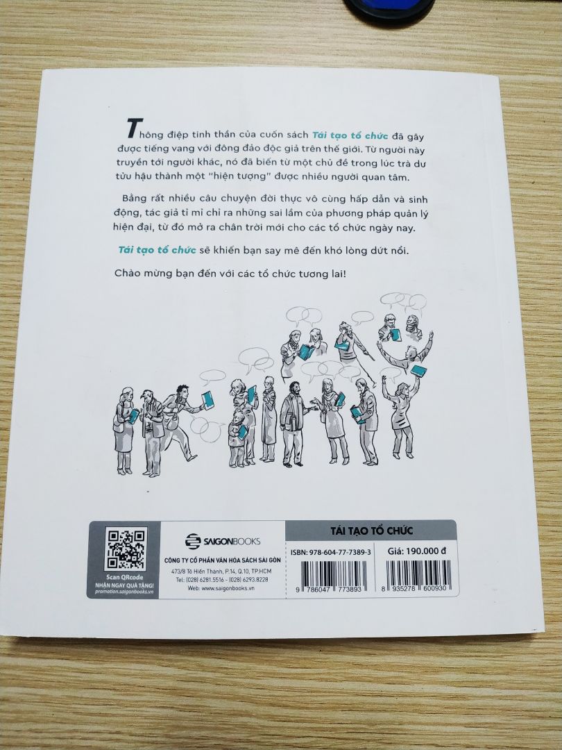 Lâu lâu mới thấy giá sách có quyển sách hình vuông. hehe. Nội dung sách về cách hoạt động của tổ chức và cách tạo đột phá rất mới mẻ. Có hình minh hoạ nên đọc không bị cảm giác nhàm chán.  Dịch vụ tiki giao hàng nhanh như tia chớp vậy. hehe, mới đặt hàng hôm trước mà hôm sau có rồi. Thích ghê, anh ship vui tính nữa. Cảm ơn anh Ship và Tiki nhiều nha.