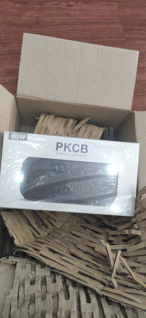 loa nghe rất là hay luôn, đóng gói chắc chắn, full box không thiếu thứ gì, kết nối rất nhạy luôn , Loa chính hãng của shop bán  thì không có gì để chê rồi. Rất hài lòng về shop và sản phẩm. Sẽ ủng hộ tiếp tục trong thời gian tới.