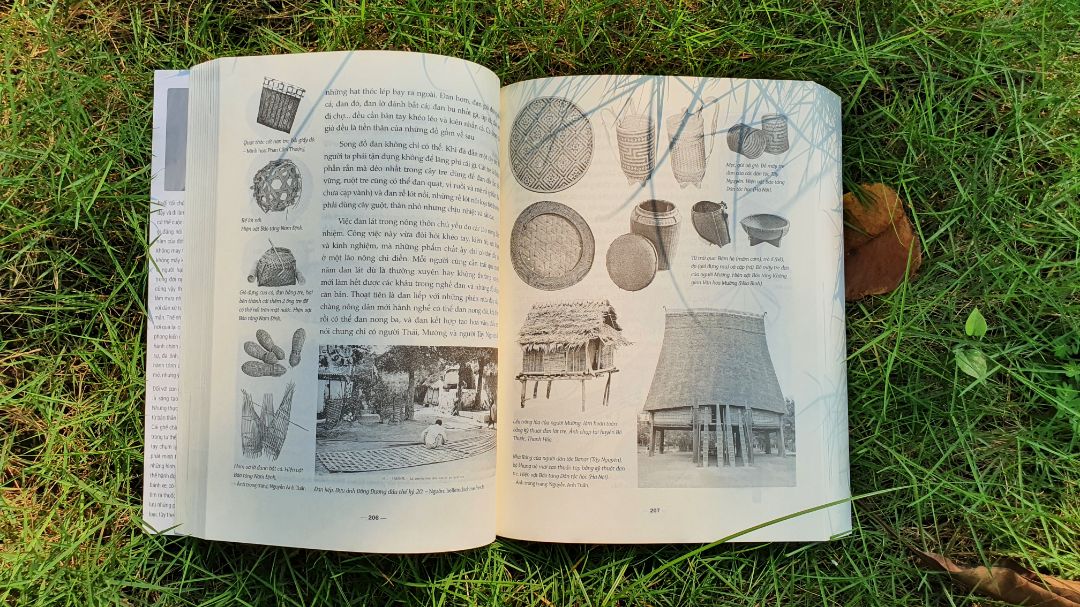 Một cuốn sách tuyệt vời cho những người tìm hiểu về văn hóa, lịch sử và thiết kế !!!
Chủ đề phong phú, văn phong sâu sắc, trình bày khoa học, minh họa sinh động, chú giải rõ ràng ... Chỉ mong thêm các hình vẽ và ảnh to hơn, có màu :)