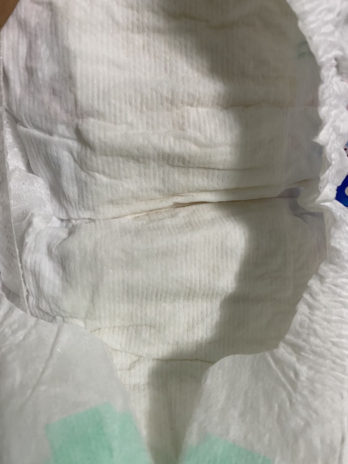 Lần đầu mua của shop bth toàn mua con cưng, thấy bao bì khác hẳn ko biết phải chính hãng ko? Hơi thất vọng là hàng cận date quá, ko hài lòng mấy