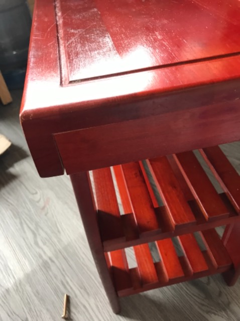 Nứt, lỗ ốc ko vừa . Bị lệch ca 4 chân