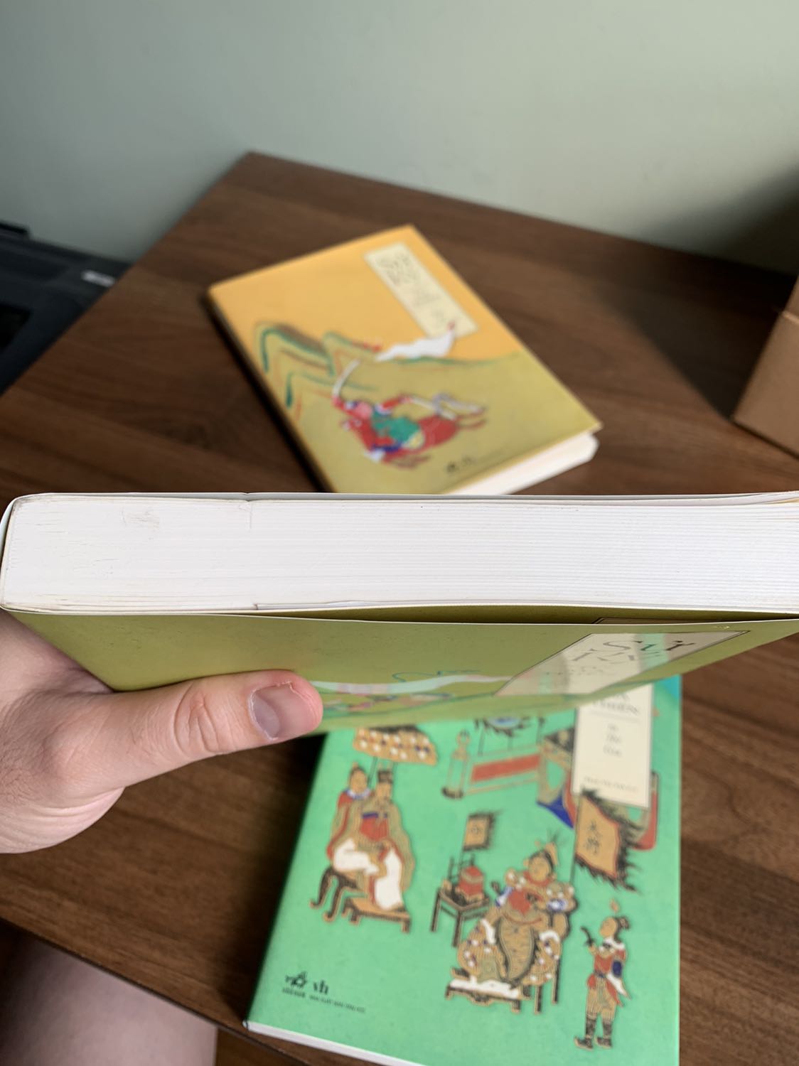 Chất lượng dịch tốt. Giấy in mỏng. Sách hơi cũ.