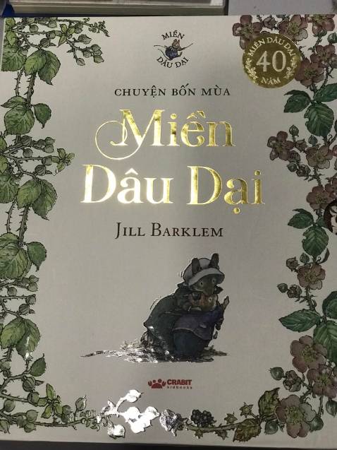 Boxset ổn lắm, gồm có bốn cuốn truyện tranh màu dành cho thiếu nhi. Tranh vẽ của truyện nhiều màu sắc, dễ thương và rất đẹp. Cốt truyện nhẹ nhàng, trong sáng. Một bộ sách đáng tiền.