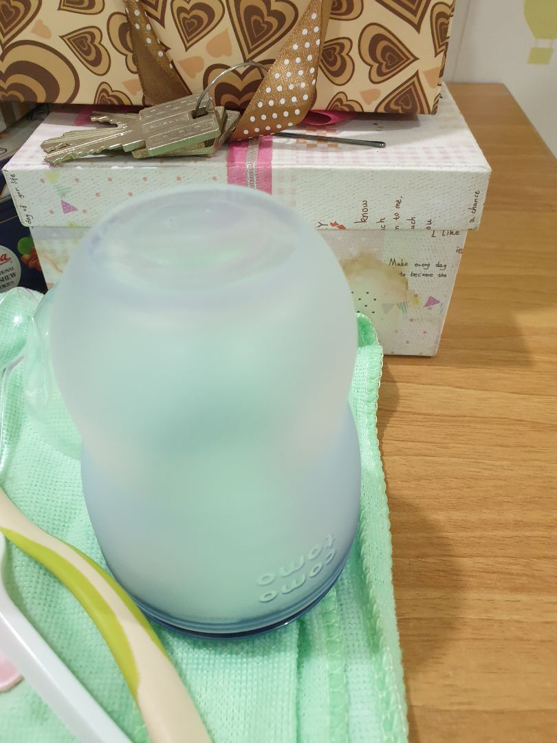 Bé nhà mình chỉ chịu bú mỗi bình này thôi, bình này thì ko có gì chê rồi. xài rất tốt. shop đóng gói đẹp, cẩn thận. mua được giá tốt hơn ở các cửa hàng.