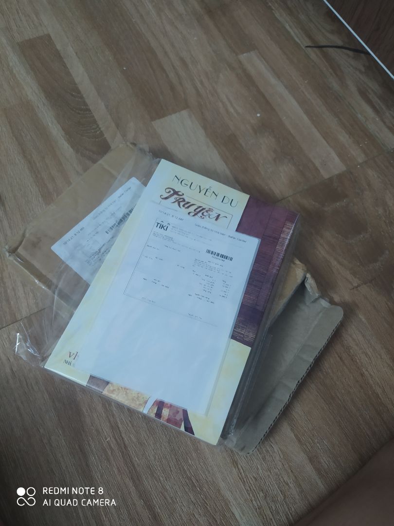 ưng quá luôn ý giao hàng siu nhanh sách đẹp trời mưa mà hộp ko hề hấn gì mình nhận hai cuốn sách của hai shop mở shop kia hú hồn vì hộp nát bét còn ko có bọc nilon vô đau tim gần chớt nhưng shop này cẩn thận hơn hộp chắc có túi nilon bên ngoài nên ko hề gì 10₫ ạ