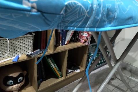 Chất mút mỏng, không dày, cột dây nên dễ điều chỉnh nhưng dây cứng nên không thể siết chặt