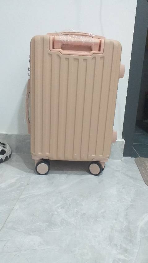 Một chiếc vali xinh xắn và màu rất đẹp nhé ạ. Shops đóng gói cẩn thận, Tiki giao siu nhanh ạ