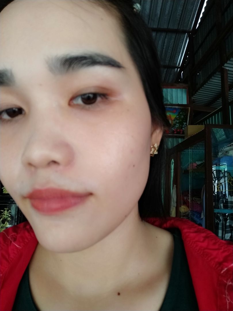 sp tốt đóng gói tốt giao nhanh..mua 1sp đc 4 quà tặng chất lượng...e b5 này thì khỏi bàn rồi kem lên da mướt nâng tone nhẹ,mình dùng kết hợp với retionl A313 buổi tối,ság thì dùng 1 mình e b5 này vs kem chống nắng(sink aqua nắp vàng)..đc 1 tháng thấy da đc cải thiện đều màu hơn tí..lcl nhỏ đc xíu nha
