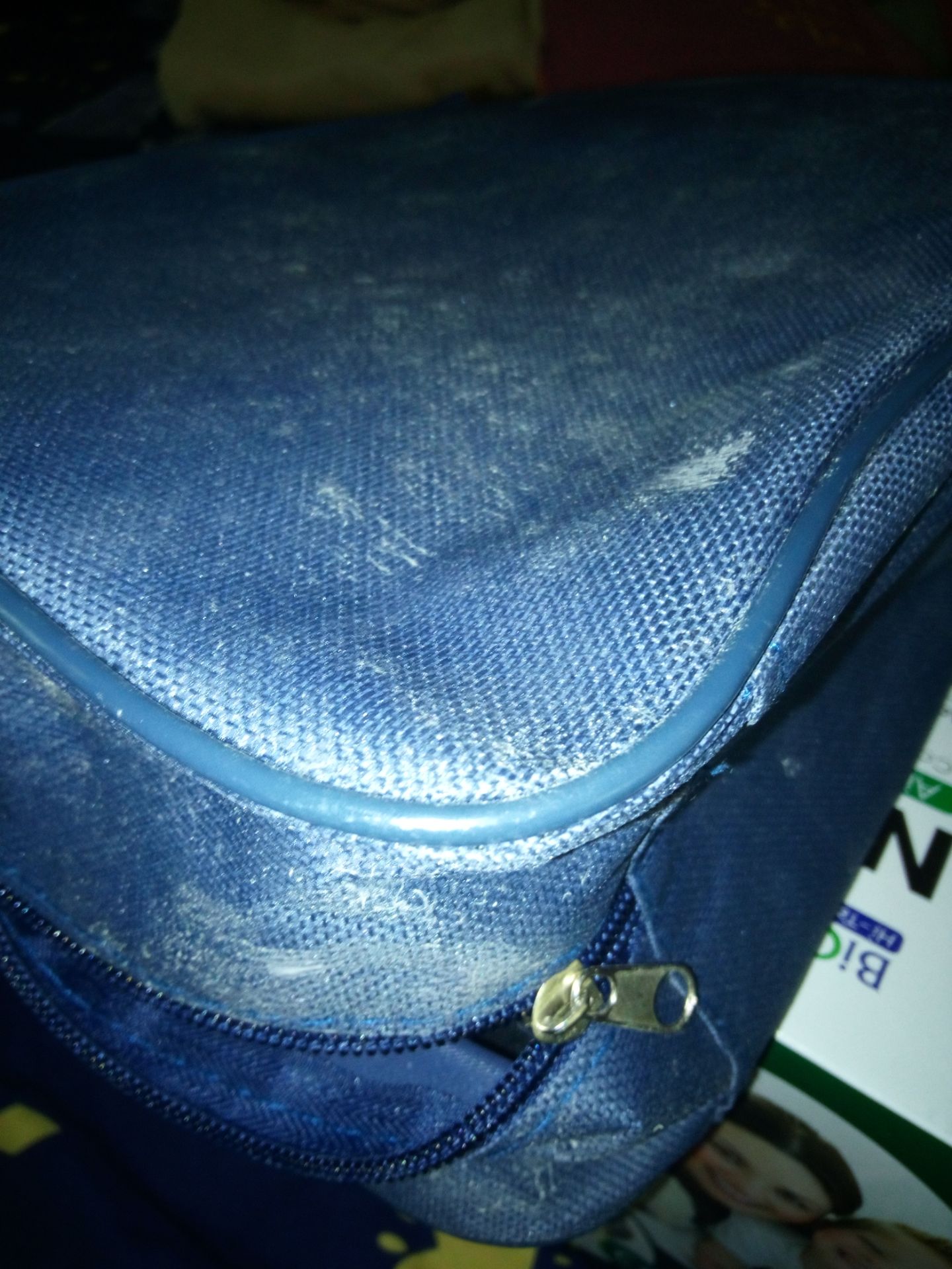 mình nhận được hàng, thùng và máy thì mới nhưng túi đựng máy thì bị dơ, giống như để lâu ngày dính bụi và mạng nhện, shop nên xem lại khâu này nha