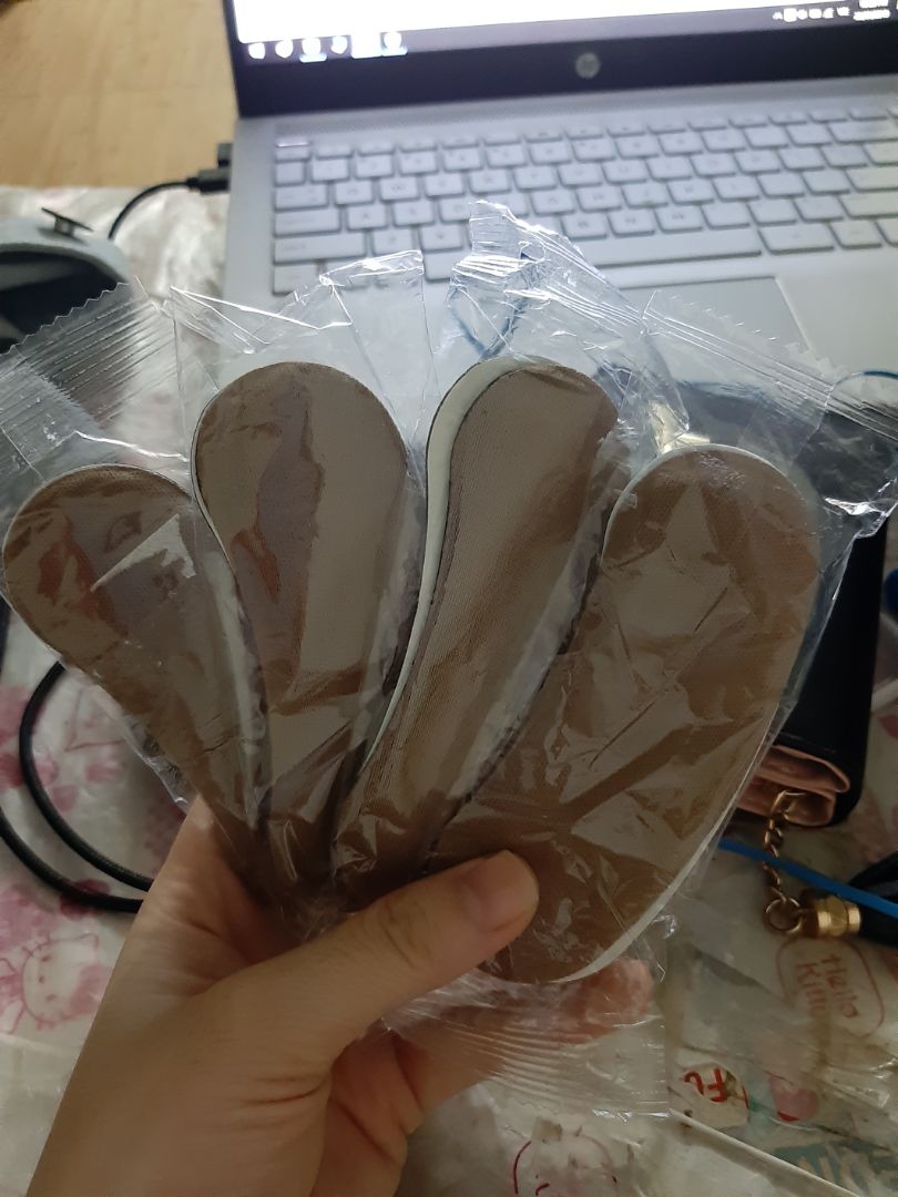 Cái này thì siêu tiện cho ai chân nhỏ mang giày bị rộng.   Order của shop 2 sản phẩm nhưng chỉ nhận đc 1 sp. Khi mình lên đơn thì thấy còn hàng, 2-3 ngày sau lại nhận đc *** hết hàng, hơi thất vọng.