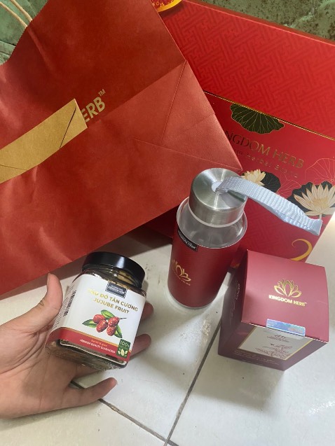 Sp đóng gói chỉn chu, rất hợp dùng để biếu vào các dịp lễ. Ng nhận cảm thấy vui, saffron thì ko bàn cãi về công hiệu rồi, nhưng muốn thấy rõ hiệu quả phải cần thêm tg. Giao hàng nhanh. Hộp quá rất đẹp mình mang đi tặng rất ok.