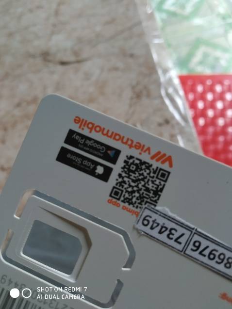 Mọi người ơi,mình mua sim nhưng khi mở ra là vầy nè .khi nhận mình thấy có dấu cắt bao rồi mong nói sao bị rách kì vậy anh shipper làm thinh và thu tiền rồi chạy đi rất nhanh.mình kêu lại nhưng anh ta vẫn cahyj đi mình gọi điện thoại 5 lần nhưng không lên máy.vậy là sao đây Shop
Hôm nay 10/11 mình đã được nhận lại sim 4g mới ,Rất cảm ơn shop đã nhiệt tình hỗ trợ và bảo vệ quyền lợi của khách hàng.như mình đã nhận xét phần trên là do khâu vận chuyển và giao hàng.nên đây là bài học kinh nghiệm khi nhận hàng phải kiểm tra trước khi đưa tiền,đừng tin tưởng vào NV giao hàng.một lần nữa mình rất cám ơn Shop, rất uy tín.mọi người nên an tâm khi mua hàng online của shop nha.