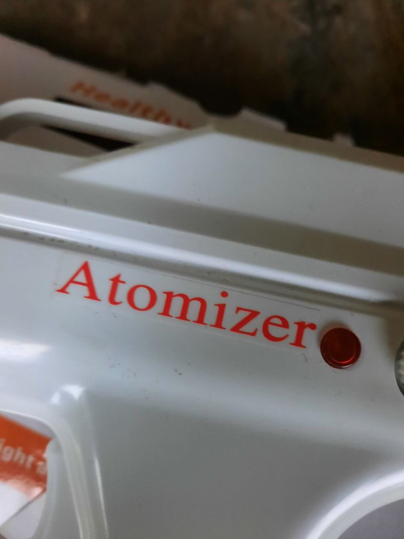 phun sương gì mà bắn như súng bắn nước tre em. điên k chịu dược. hàng nhái hàng giả