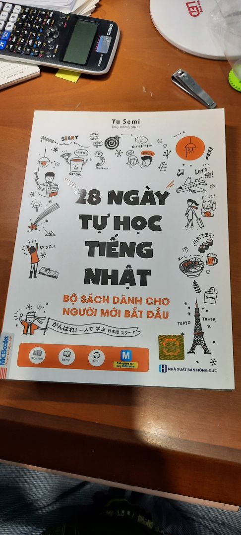 Mua sách mùa sale nên rất hời, nội dung khá tốt rất thích học cho người cham chỉ để học chứ mình lười quá học chơi chơi thì ok học để đi làm đi du học thì cần tìm hiểu rất kĩ nói chung là sách ok lắm.
cám ơn mng đã vất vả trong mùa dịch thế này giữ giìn sức khỏe nka iu iu