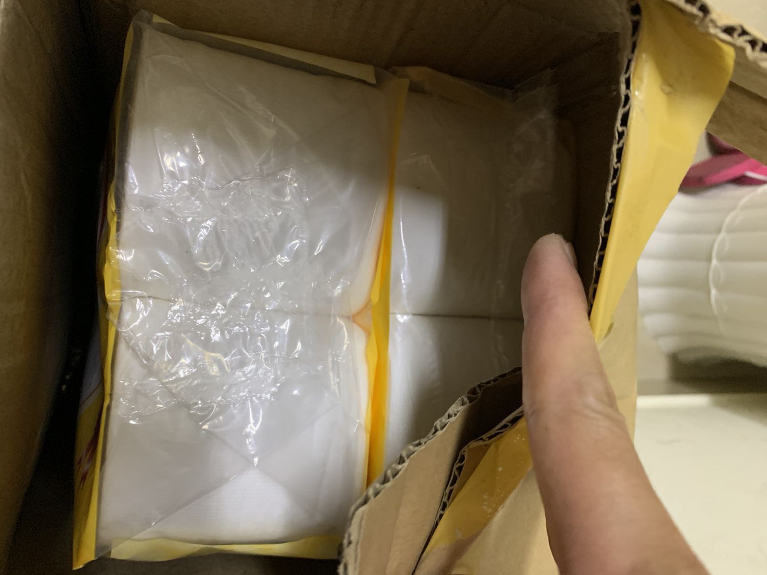 Combo 2 lóc giá 90k. Đặt 2 combo tức là giao 4 cuộn thì lại giao 2 cuộn. Đã lâu mà còn kém nữa Tiki ơi. Giao thiếu hàng rồi.