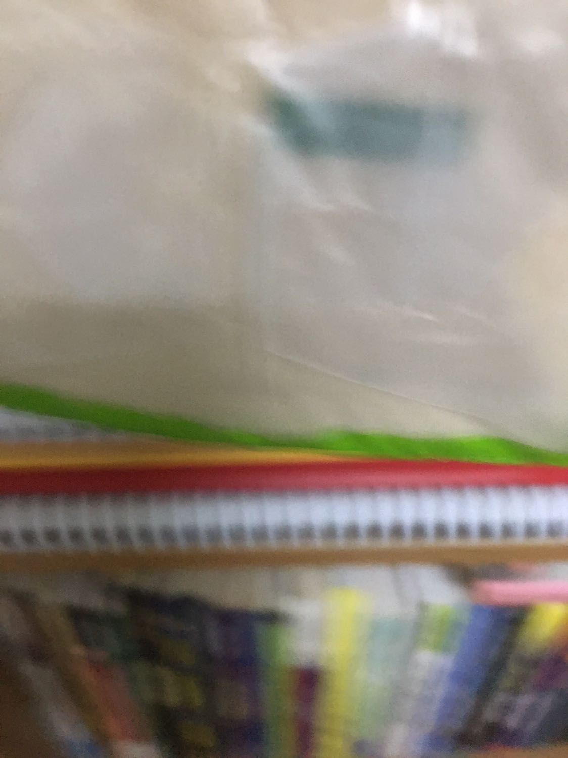 Giấy mềm, mịn xài rất tốt. Mua được lúc sale off nên giá rất rẻ, shop đóng gói kỹ, giao hàng nhanh. Giấy trắng đều không bụi nên mọi người an tâm khi dùng. Ủng hộ shop.