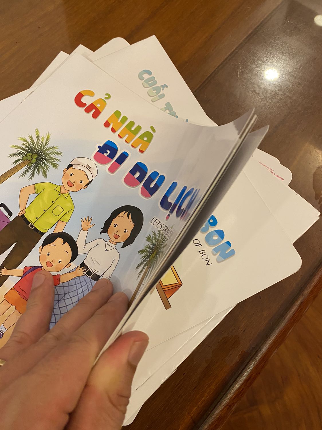 Bộ sách in quá mỏng manh, mỏng nhất trong những bộ ehon từng mua.
Không xứng với giá bìa.